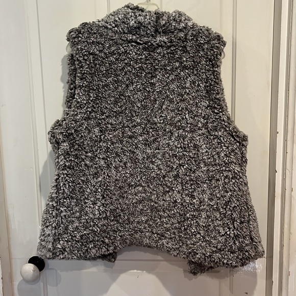 Natural reflections marled gray cozy vest - Picture 2 of 5